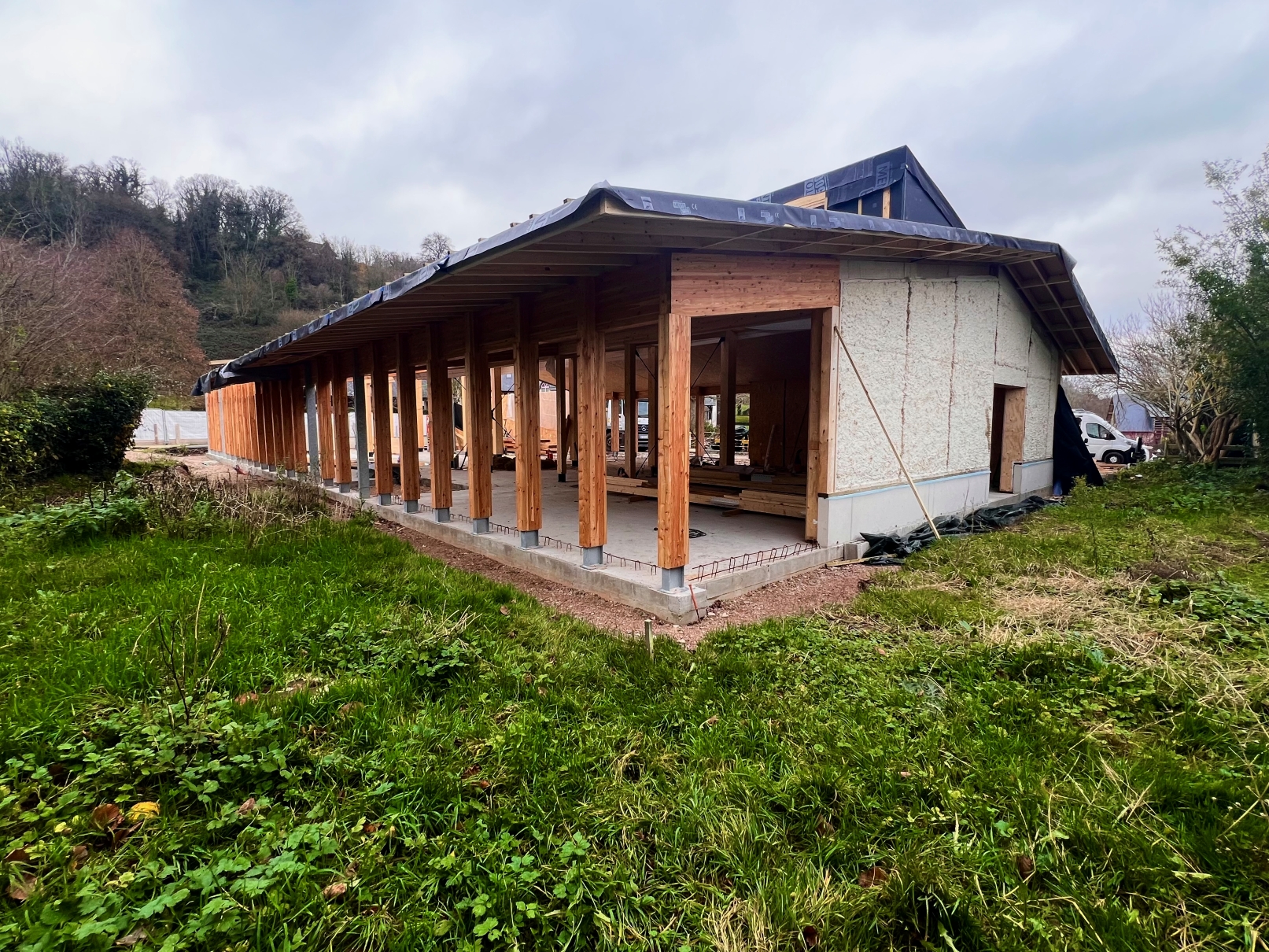 Lire la suite à propos de l’article VISITE | Une crèche en bois-terre-paille à Honfleur