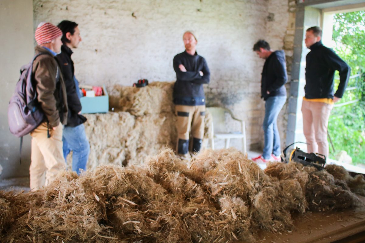Soufflage laine de chanvre, Colomby-Anguerny (14) ©ARPE Normandie