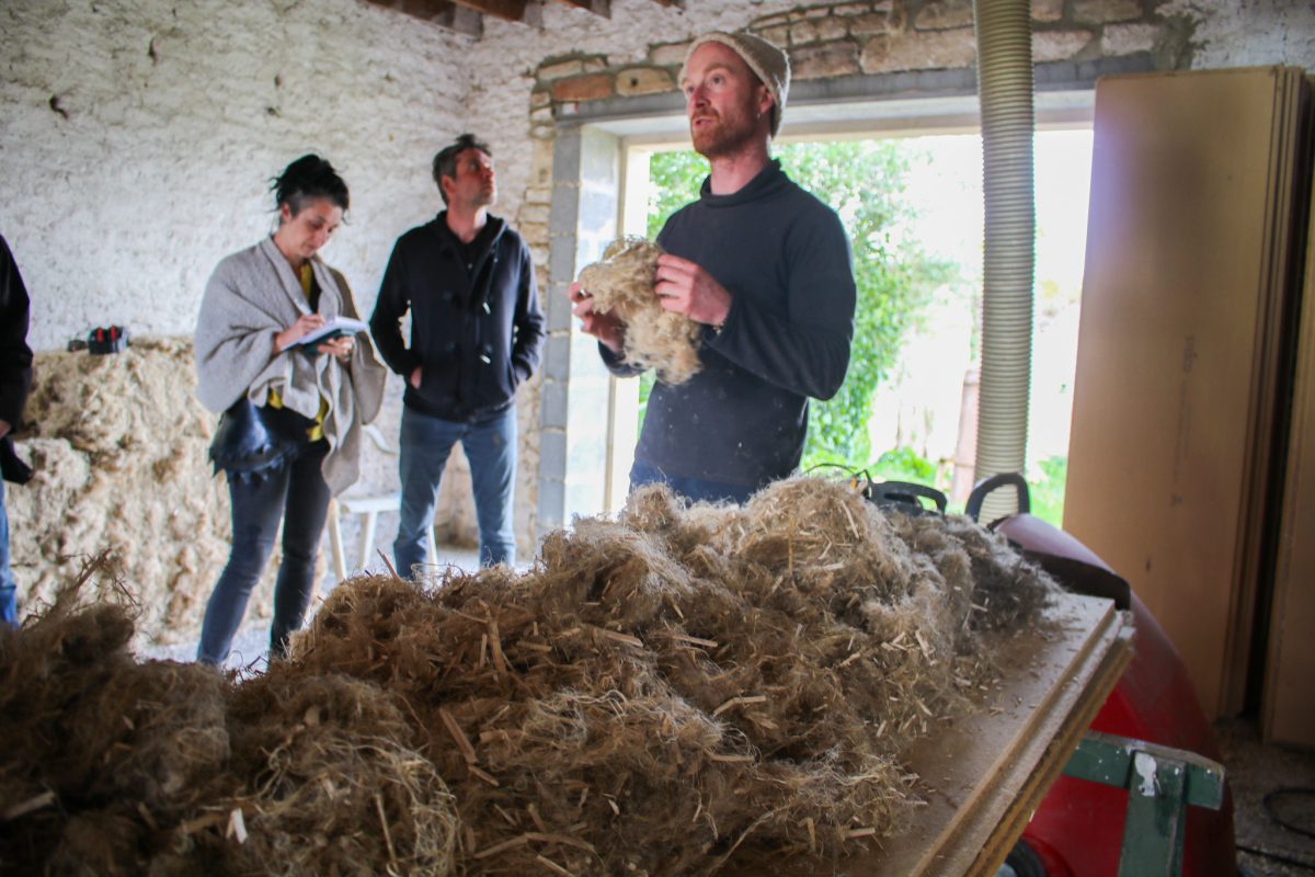 Soufflage laine de chanvre, Colomby-Anguerny (14) ©ARPE Normandie