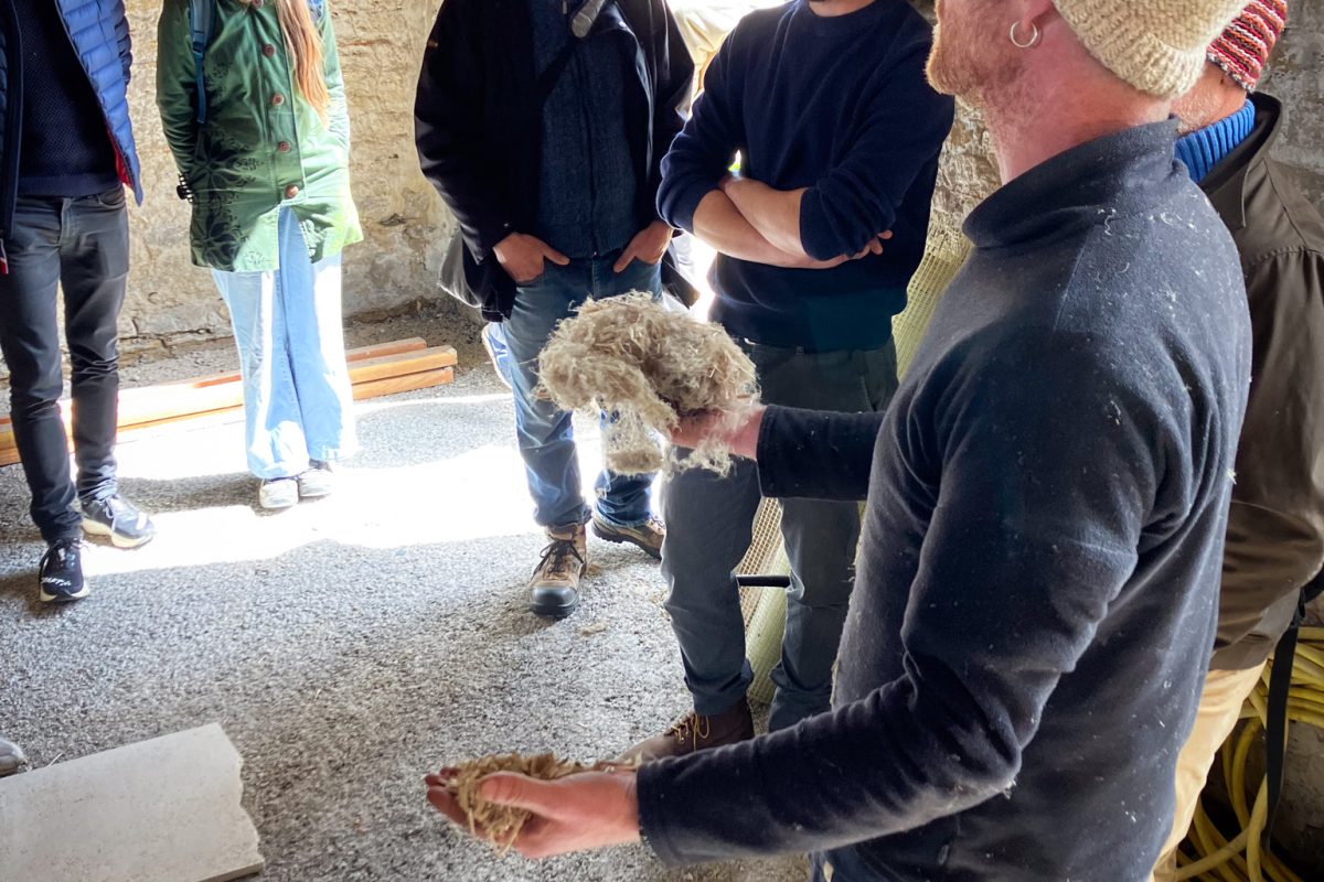 Soufflage laine de chanvre, Colomby-Anguerny (14) ©ARPE Normandie