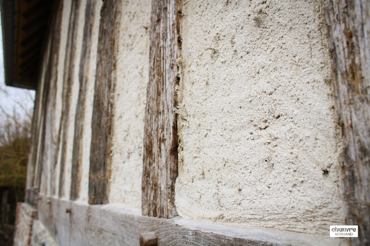 Visite d'un ancien pressoir restauré en chaux-chanvre, Courtonne-les-deux-Eglises (14) ©ARPE Normandie